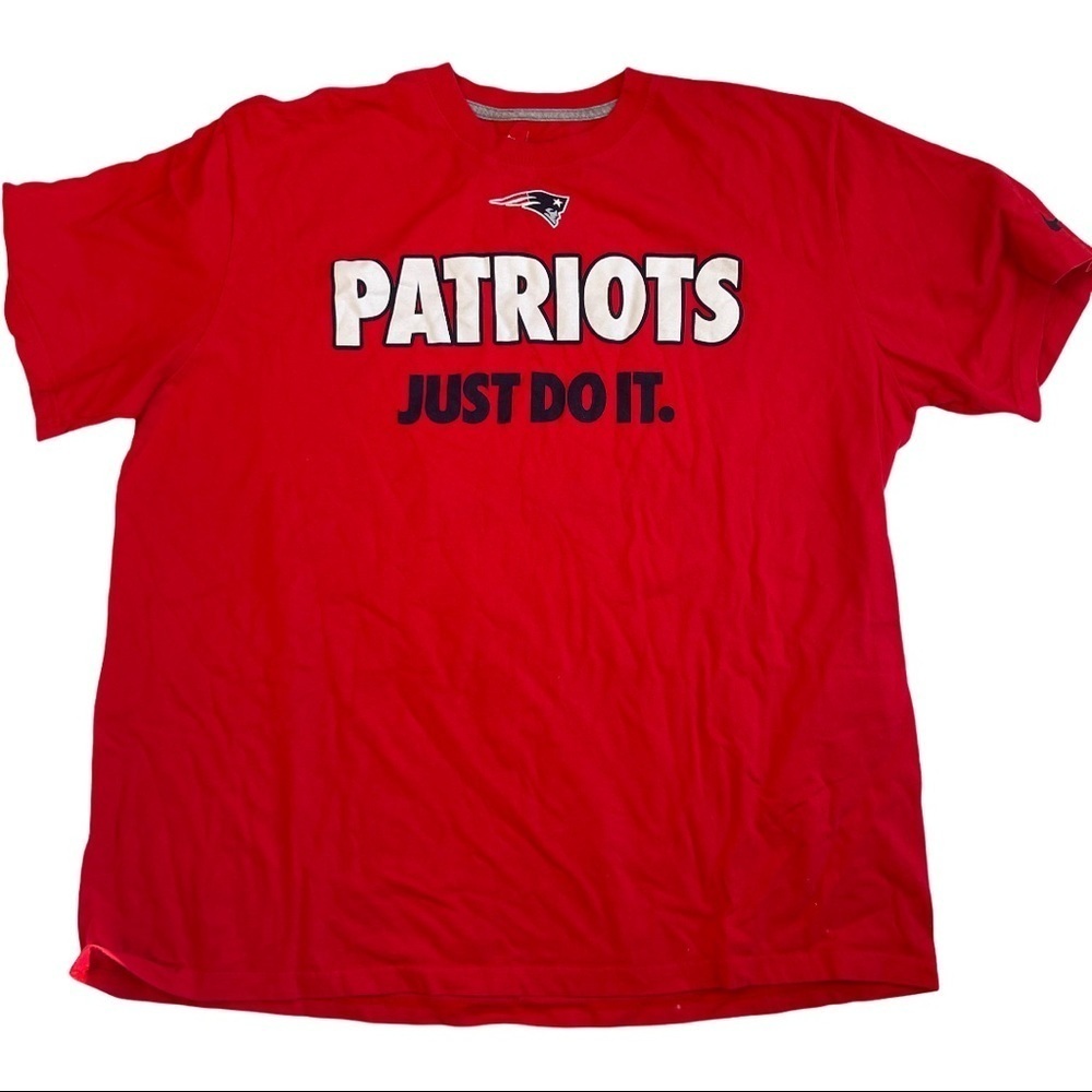 NIKE New England Patriots Authentic Fan Gear Short Sleeved T-Shirt Tee